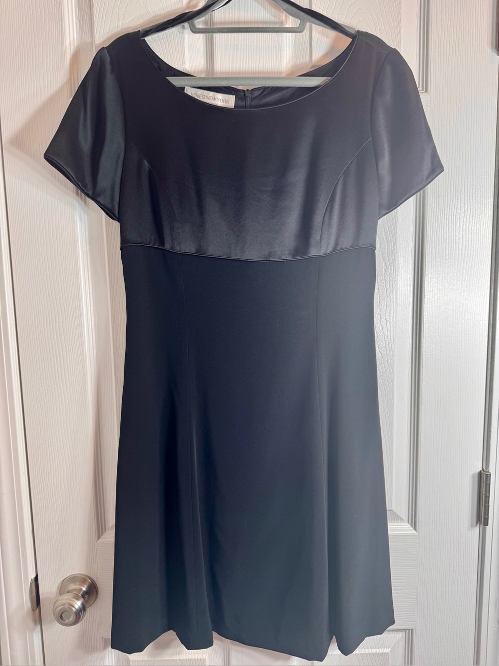 Pre-owned EUC Jones New York Black Empire Waist Dress Satin Bodice